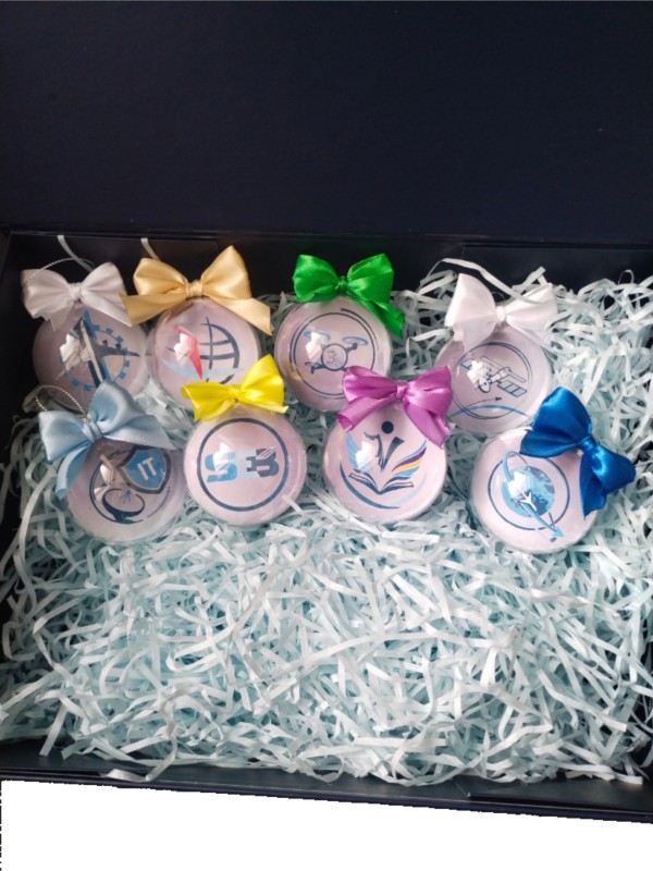 Набір маленьких новорічних кульок с логотипами факультетів «ХАІ»